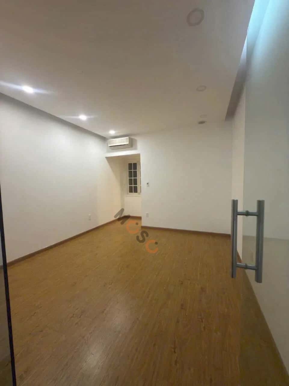 Cho thuê nhà hẻm Đường Trần Nhật Duật Quận 1, TP.HCM – 8 phòng ngủ, giá 70 triệu — Hình 2
